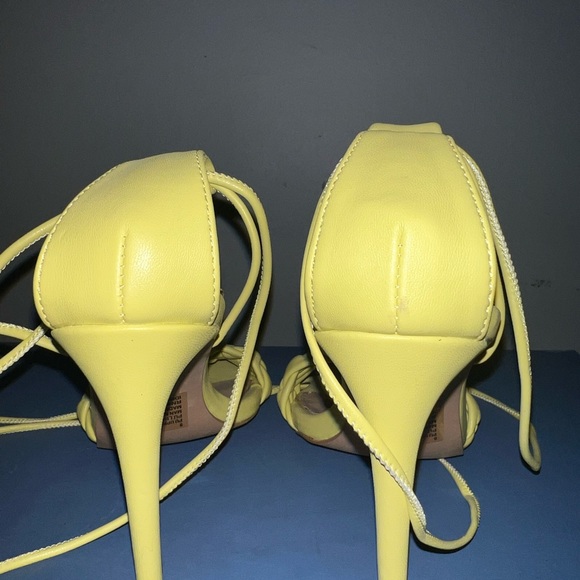 Open toe sandals
Lace-up styling
Braided strap
3.75" heel - Picture 3 of 4